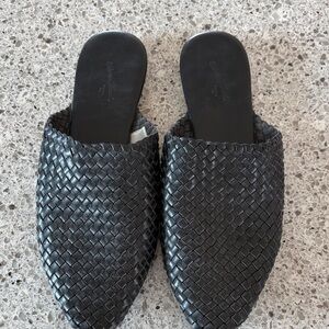 Universal Thread Black Woven Mules